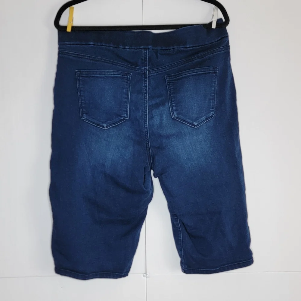 Nine West Pull-On Denim Bermuda Shorts Size 14 Dark Wash Stretch - Picture 3 of 9